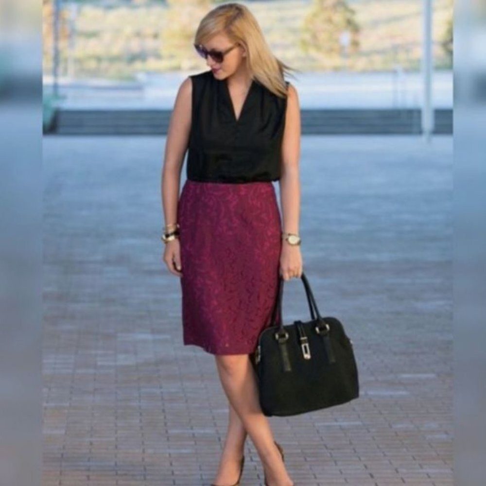 CAbi Lace Plumberry Pencil Skirt Size‎ 6